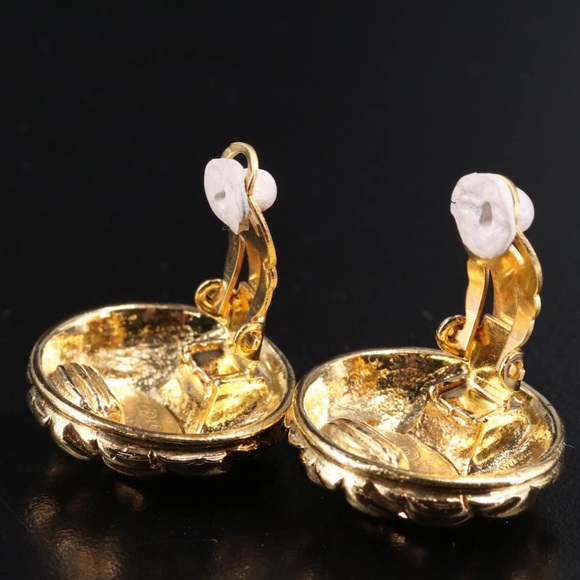 Vintage Authentic Chanel Quilted Logo Double CC Clip-on earrings - Picture 7 of 8